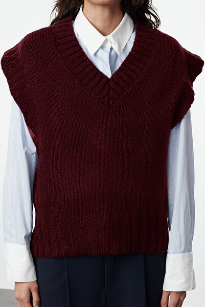 Trendyol Collection Burgundy Soft Textured V-Neck Knitwear Sweater Twoaw23Sv00149