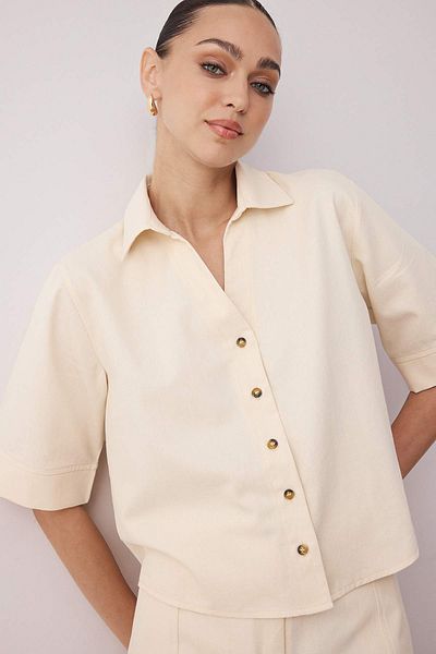 Trendyol Collection Ecru Gabardine Boxy Baumwollhemd TWOSS25GO00159