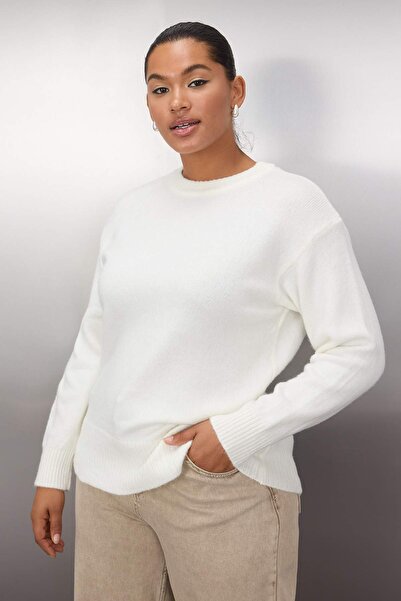 Trendyol Curve Ecru Removable Shawl Detailed Soft Textured Knitwear Sweater Tbbaw26An00016