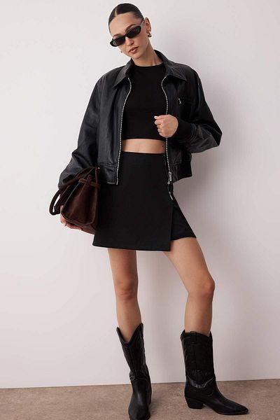 Trendyol Collection Чорна спідниця на блискавці з тканими деталями TWOSS20SR0139