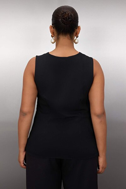 Trendyol Curve Μαύρη μπλούζα με λαιμόκοψη V με λεπτομέρεια αμάνικη υφαντή μπλούζα TBBAW26AF00000