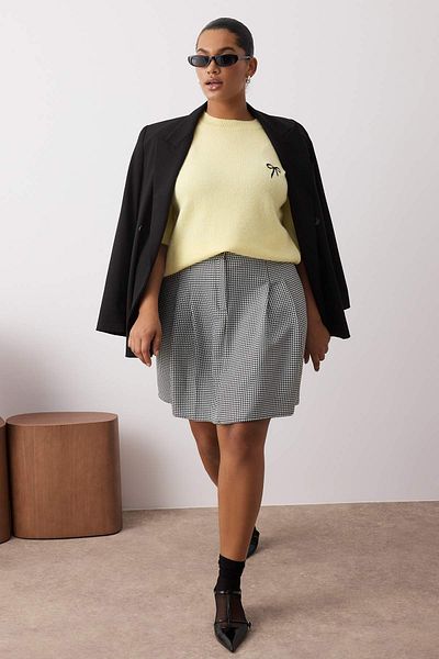 Trendyol Curve Yellow Bow Embroidered Thin Knitwear Sweater Tbbaw26An00007