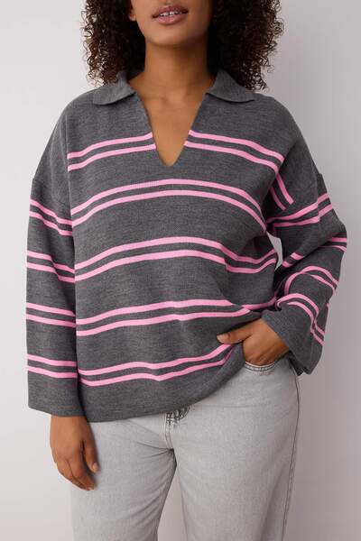 Trendyol Curve Pulover tricotat cu guler polo cu dungi antracit TBBAW24AN00013