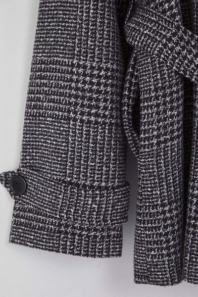 Trendyol Collection Σκούρο γκρι καρό μοτίβο κανονική εφαρμογή Ζώνη με κασμίρ Λεπτό παλτό σακάκι μεγάλου μεγέθους TWOAW26AW00017