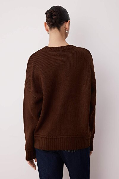 Trendyol Collection Кафяв пуловер с мека текстура и широк шарен шев TWOAW26KZ00075