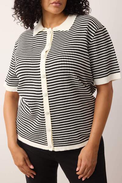 Trendyol Curve Μαύρο-Κρεμ γιακά Polo Ριγέ Πλεκτό Μπλούζα TBBSS25AF00115