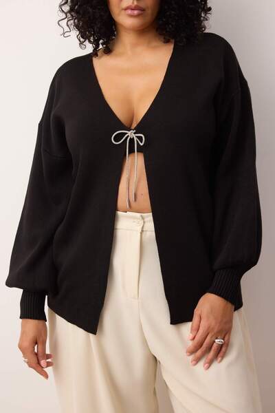 Trendyol Curve Schwarze Strickjacke mit Schleife/Band-Detail TBBAW26AV00011