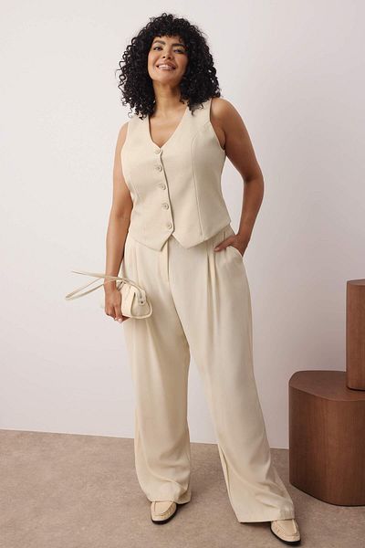 Trendyol Curve Stone Fitted Crop Button Woven Plus Size Vest Tbbss24Bh00003