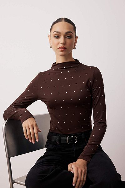 Trendyol Collection Кафява плетена блуза с яка, прилепнала по тялото, кафяв цвят Troc, TWOAW26BZ00005