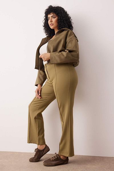 Trendyol Curve Khakifarbene, gerade/gerade geschnittene, hohe Taille, gerippte, gewebte Hose TBBSS22PL0301