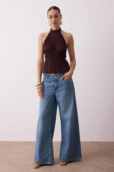 Trendyol Collection Кафява, обикновена плетена блуза от креп без ръкави с деколте и халф деколте TPRAW26BZ00005
