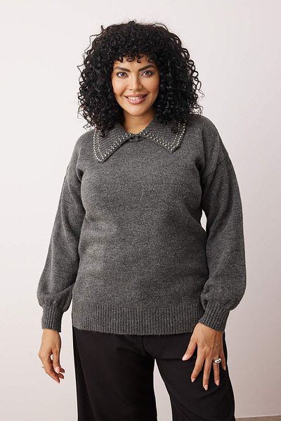 Trendyol Curve Pulover de tricotaj cu detaliu de piatră cu guler gri TBBAW26AN00001