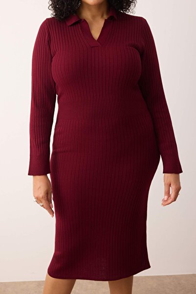 Trendyol Curve Sukienka z prążkowanej dzianiny z kołnierzykiem polo w kolorze śliwkowym TBBAW23AH00002