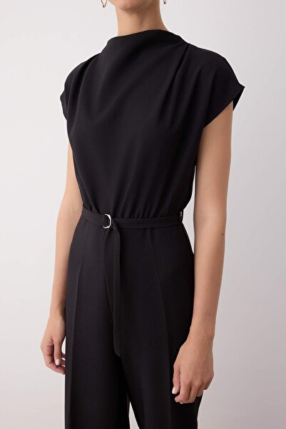 Trendyol Collection Černý overal s širokými nohavicemi a výstřihem Degaje TWOAW26TU00007