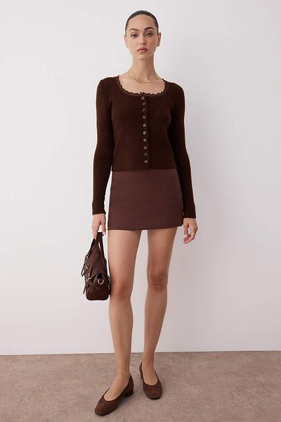Trendyol Collection Καφέ Crop Lace Garnish Τετράγωνος γιακάς Μαλακή υφή που αγκαλιάζει το σώμα Πλεκτό Ζακέτα TWOAW26HI00061