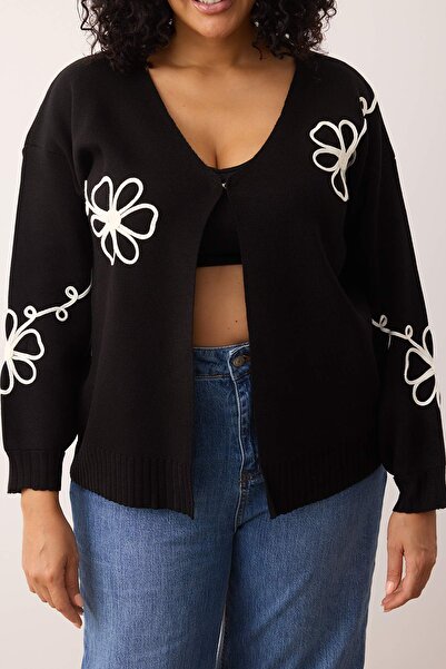 Trendyol Curve Μαύρο Κέντημα Λεπτομερή Πλεκτό Ζακέτα με λαιμόκοψη V TBBAW26AV00018