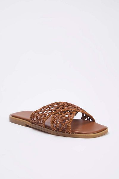 TRENDYOL SHOES Ανοιχτό καφέ γυναικείες φλατ παντόφλες με διασταυρωμένο διχτυωτό λουράκι TAKSS25TE00059