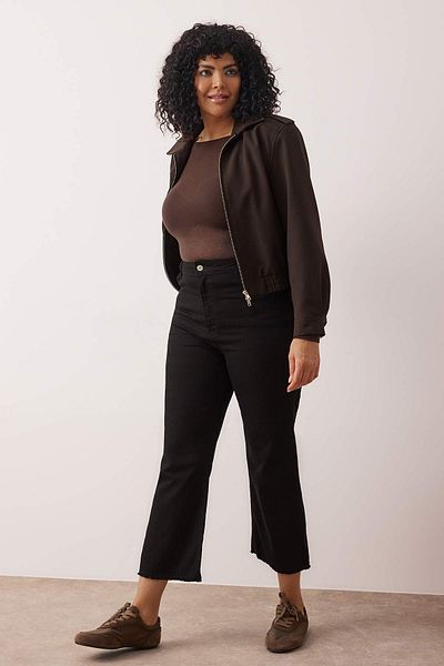 Trendyol Curve Blugi negri cu talie înaltă, confortabili, cu pantaloni scurti, care nu se decolorează TBBSS23AR00014