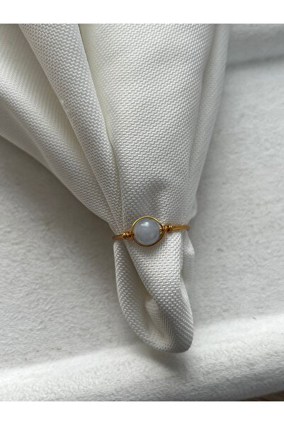 PelvedDesign خاتم سلكي مصنوع يدويًا من حجر الزبرجد الطبيعي باللون الذهبي