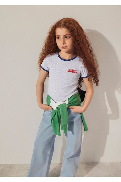 Mavi Graues T-Shirt mit Stickerei-Detail, taillierter Schnitt 7610267-88467