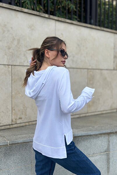 NEW LAVİVA Γυναικεία λευκή μακρυμάνικη μπλούζα με κουκούλα με λεπτομέρεια με σκίσιμο, εθνόσημο και λεπτομέρεια κειμένου