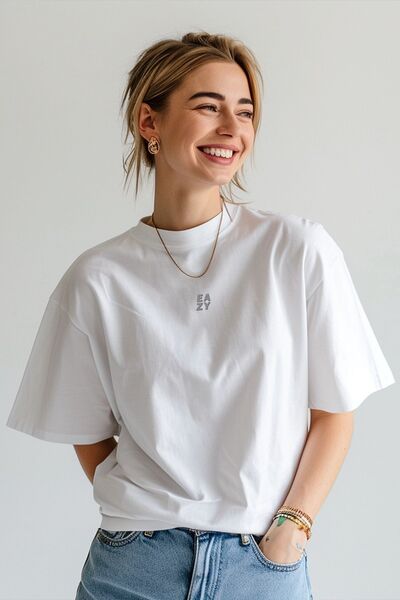 Eazy Co Tricou oversize alb unisex Eazy Basic cu imprimeu în relief - mânecă scurtă