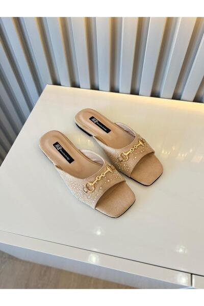 M&B Zarif taş süslemeleri ve altın detaylı tokasıyla bu özel tasarım terlik .büyük numara 36 ve 43 arası