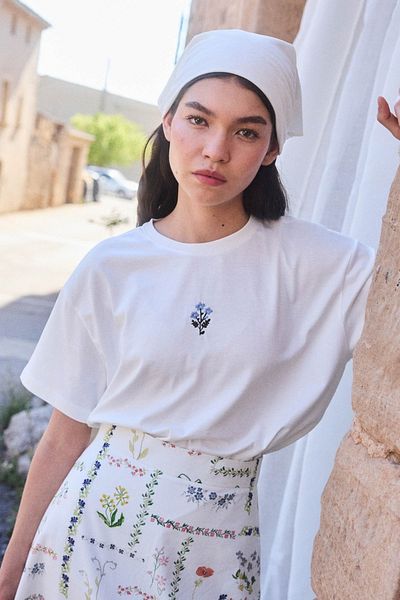 BE BLUE Flower Embroidered Short Sleeve T-Shirt