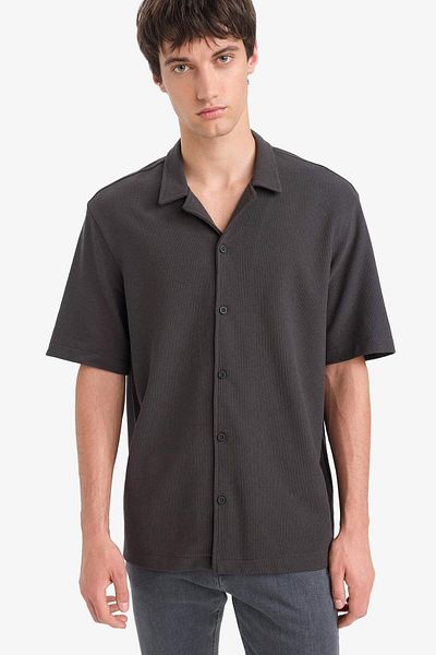 DeFacto Relax Fit Apaş Collar Ελαφρύ ύφασμα καλοκαιρινό κοντομάνικο πουκάμισο F2838ax25sp