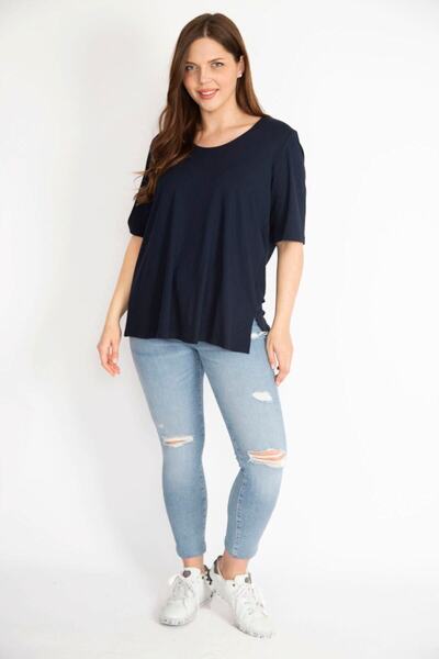 Şans Жіноча темно-синя блуза великого розміру з двошаровим переднім краєм, короткими рукавами та еластичною вставкою 65n36341