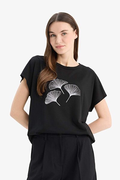 DeFacto Bedrucktes Kurzarm-T-Shirt mit normaler Passform und Rundhalsausschnitt D8927AX25SP