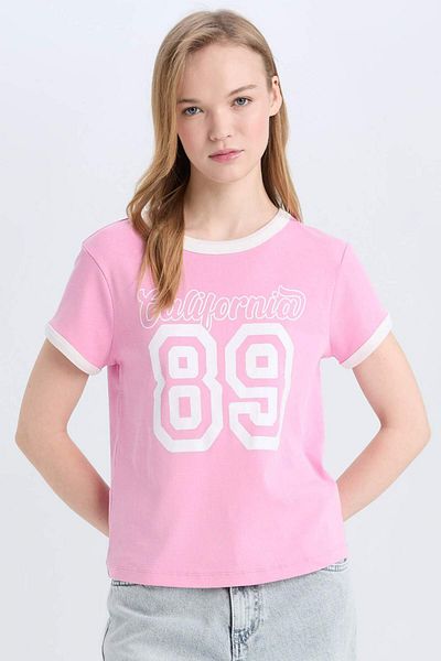 DeFacto Bedrucktes, geripptes T-Shirt mit Rundhalsausschnitt – kurze Ärmel, normale Passform E0675AX25SM