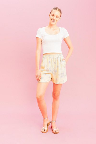 DeFacto Shorts mit normaler Taille und Blumenmuster aus Leinenmischung - D0317AX24SM