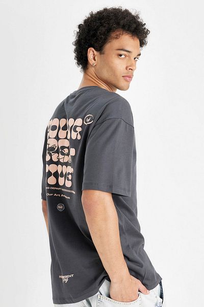 DeFacto Comfortable Fit - Crew Neck Back Print Short Sleeve T-Shirt B4370Ax24Sp