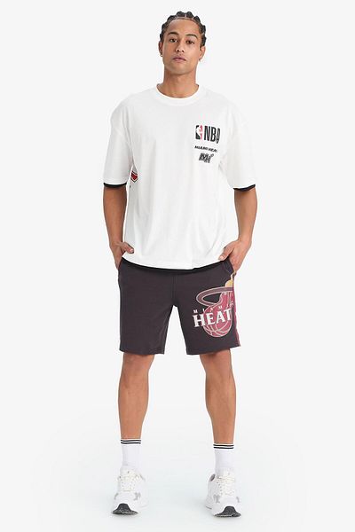 DeFacto Fit Nba Miami Heat Standard Fit Κοντό σορτς ποδιών E2190ax25sm