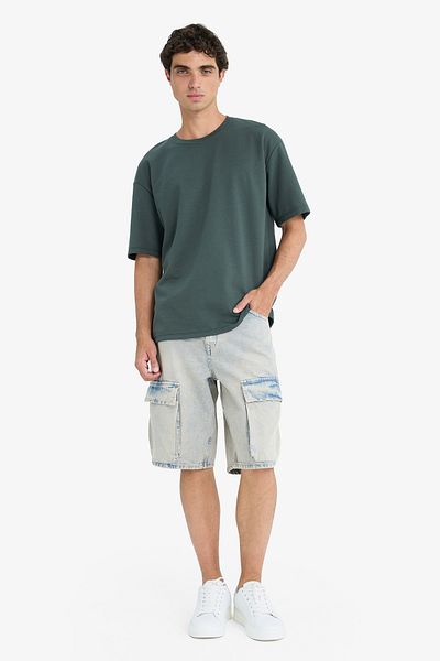 DeFacto Übergroßes, weites, kurzärmliges Basic-T-Shirt aus schwerem Stoff mit Rundhalsausschnitt X3926az25sp