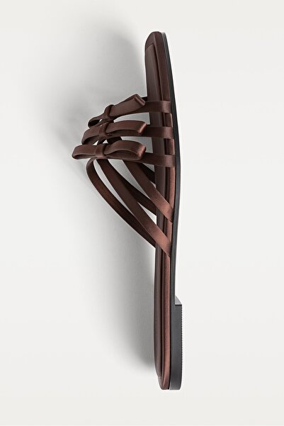 Stradivarius Bantlı, Bağcıklı Düz Sandalet