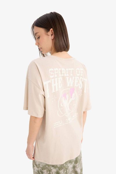 DeFacto Kurzarm-T-Shirt mit normaler Passform, Rundhalsausschnitt und Rückenaufdruck D9609AX25SM