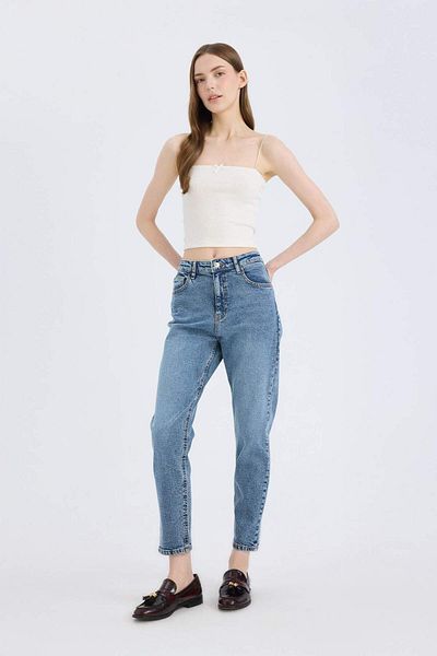 DeFacto Lina Comfort Mom – Jeans mit geradem Bein, reguläre Taille, Schneewaschhose D7943AX25SP