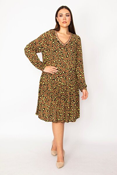 Şans Жіноча сукня великого розміру з візерунковим коміром та рюшами 65n29518