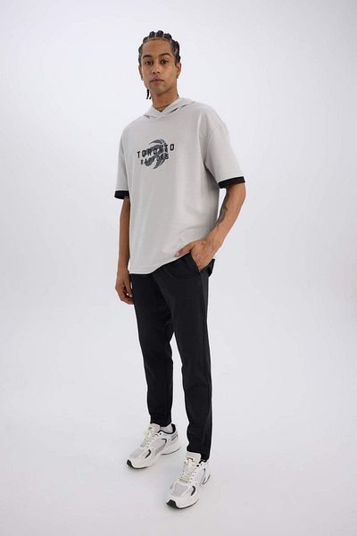 DeFacto Тениска DeFactoFit NBA Toronto Raptors Oversize Wide-Mold с качулка и къс ръкав, щампа на гърба B3883AX