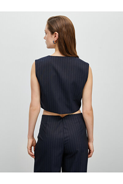 Koton Жилет на ґудзиках з золотистим V-подібним вирізом з кишенею Детальніше