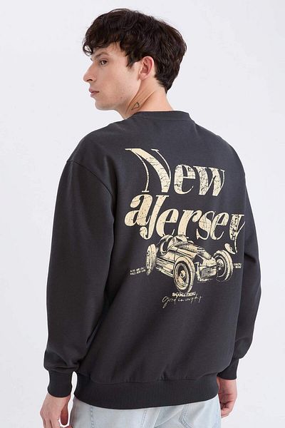 DeFacto Boxy Fit Crew Neck Back Printed Sweatshirt E3210Ax24Wn
