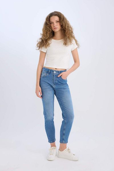 DeFacto Lina Comfort Mom High Waist Knöchellange, waschbare Jeanshose E3439AXNS