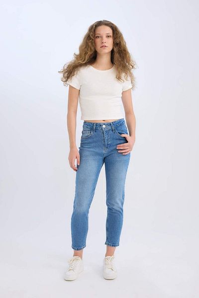 DeFacto Lina Comfort Mom High Waist Knöchellange, waschbare Jeanshose E3439AXNS