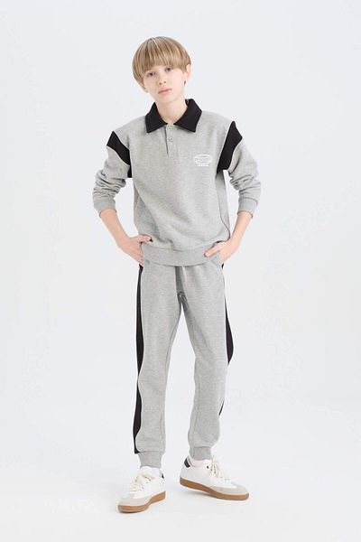 DeFacto Set de 2 hanorace groase cu imprimeu cu gât polo și pantaloni de trening elastici pentru băiat