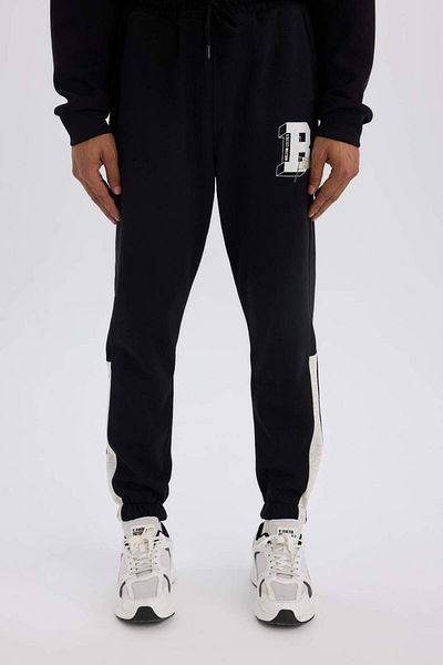 DeFacto Nba Boston Celtics Standard Fit Waist Lace-Up Pocket Jogger Sweatpants D1562Ax24Wn