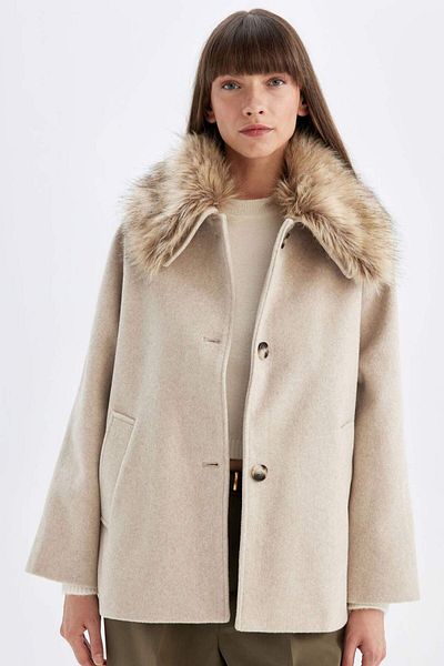 DeFacto Short Cashmere Coat with Faux Fur Detachable Collar Button Pocket C6660Ax24Wn