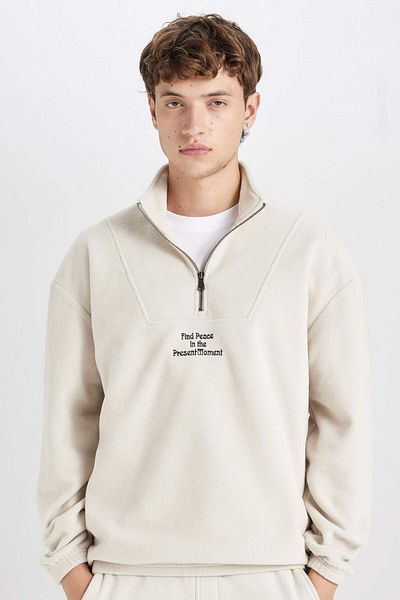 DeFacto Comfortable Stand Collar Printed Fleece Sweatshirt - Comfort Regular Fit C7795Ax24Au