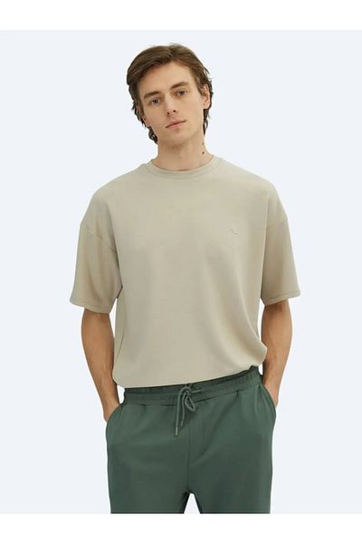 Kip Tricou bej simplu cu gât crew